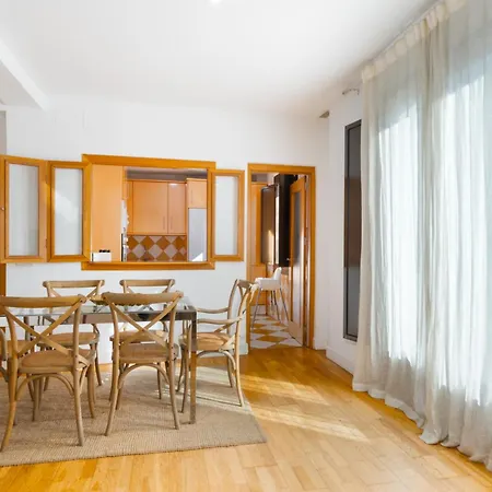 3 Bedrooms 2 Bathrooms Furnished - Triana - Great - Mintystay Apartamento