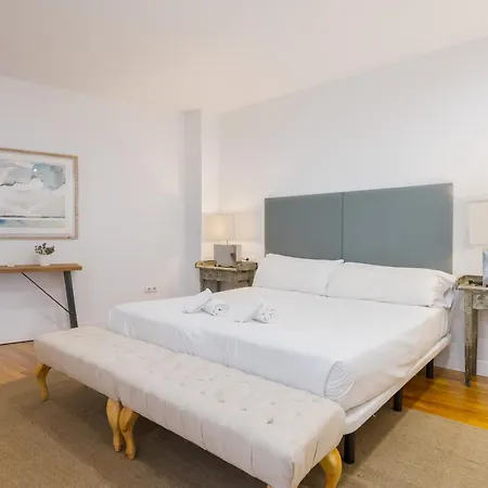 アパート 3 Bedrooms 2 Bathrooms Furnished - Triana - Great - Mintystay セビリア